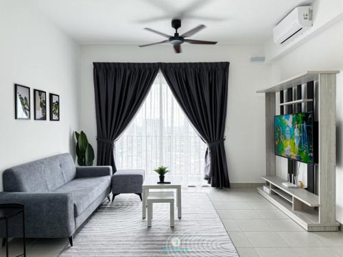 3B2B 7 Pax - 5 min walk to MRT - F&B - Cheras