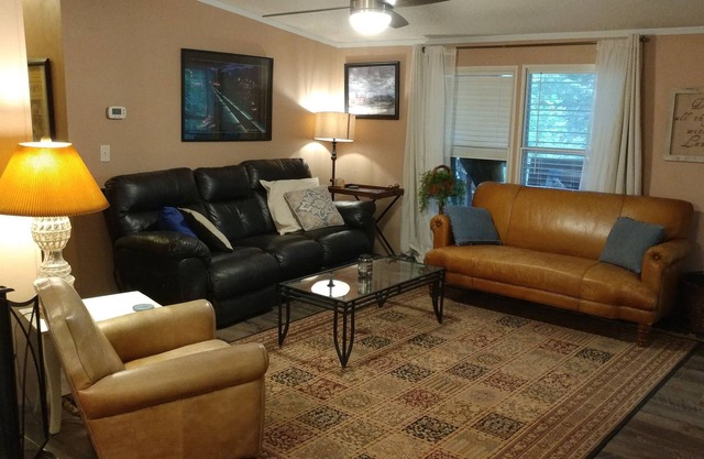 3bd Riverhouse