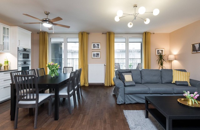 3bdr 2bthr Krakow central apartment