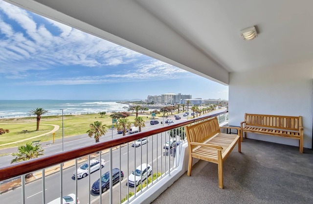 3bed Apartment in Cape Town w Views Ocean Outlook