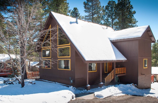 3bed+den Nakai Chalet, EV charger, AC, Spa Sale September