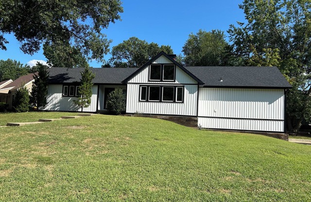 3Bedroom and Loft Countryside Dr Home Minutes from Pitt State and Local Eateries