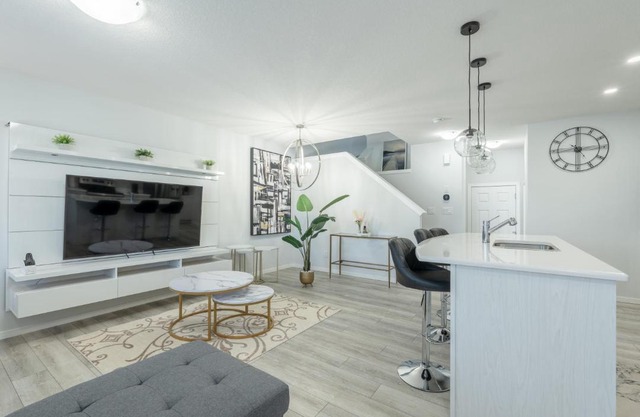 3bedroom Stylish Getaway by the Park with 2-Car Garage