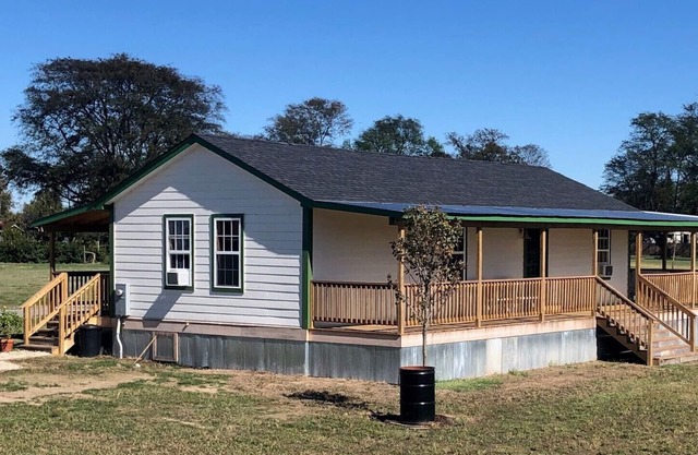 3BR 2Bth house, 1 pet free 2nd pet considered for fee 7 min to d'town Memphis