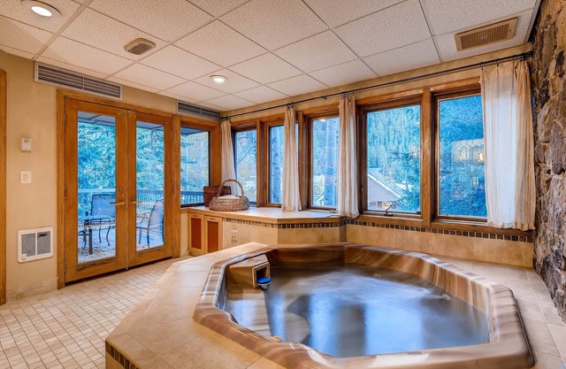 3Br Condo Chateaux Dumont 2724 ~Walk to Lift by RedAwning