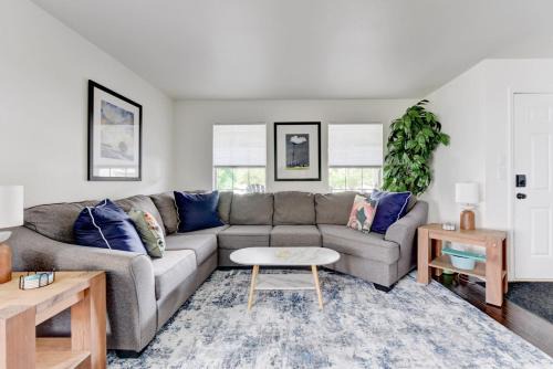 3BR family home with backyard