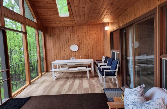 3BR Harbor Front House with Fire Pit Canoe, Hammock & Bikes near Grand Beach.