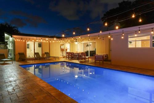 3BR HEATED POOL CLOSE TO BEACH