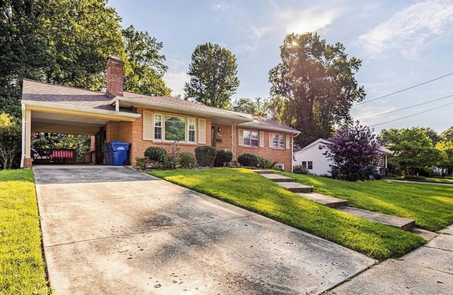 3BR Home -Free Parking, Metro, WiFi Kitchen Laundry, Kids, Near DC & Downtown