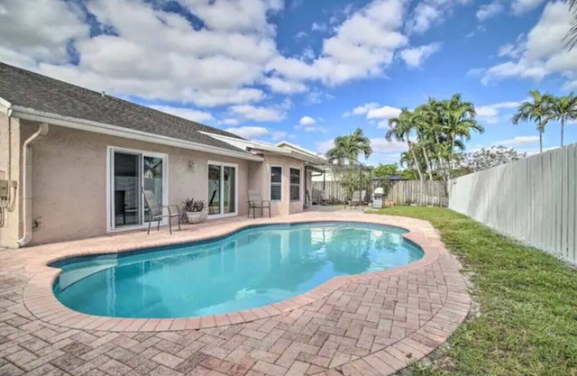 3BR Home w/Private Pool near Sawgrass Mills Mall