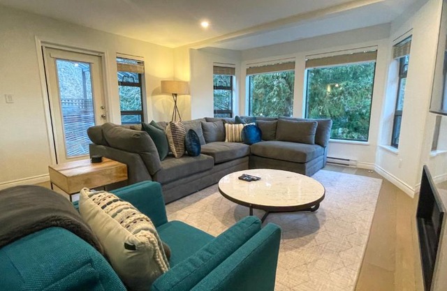 3BR Stunning Recently Renovated Condo by Harmony Whistler