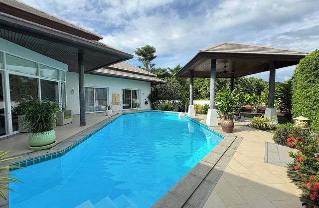 3BR Villa with Private Pool, Short Walk to Choeng Mon Beach