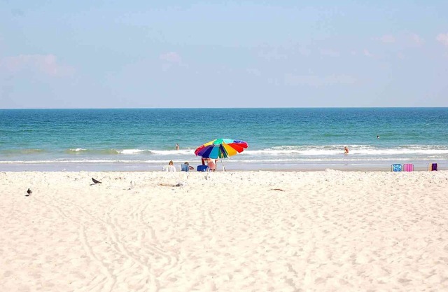 3BR w/pool, Walk to Beach, Cozy Family Cottage