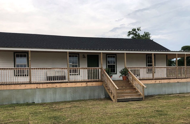 3br2bath farmhouse 7min d'town Mem ❤️1 pet free 2nd pet considered for fee
