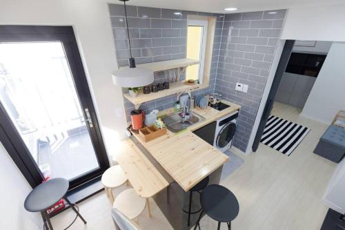 3R+2Baths/Ewha/Sogang/near Shinchon & Hongdae