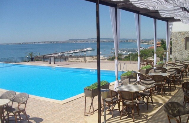 3rd Floor DOLCE VITA apartment with panoramic sea views (Enquire for details).