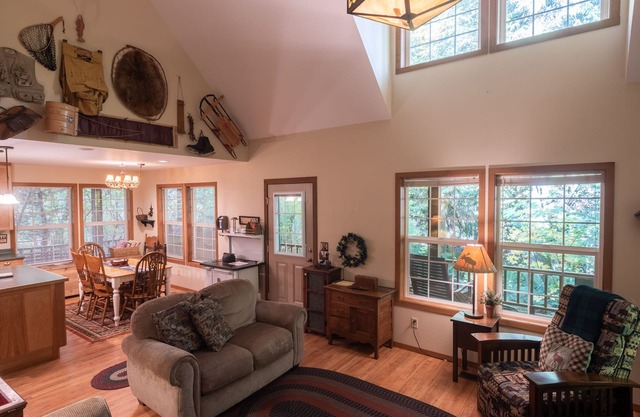3rd night free on your stay before Aug 31st River,Hot-tub A/C