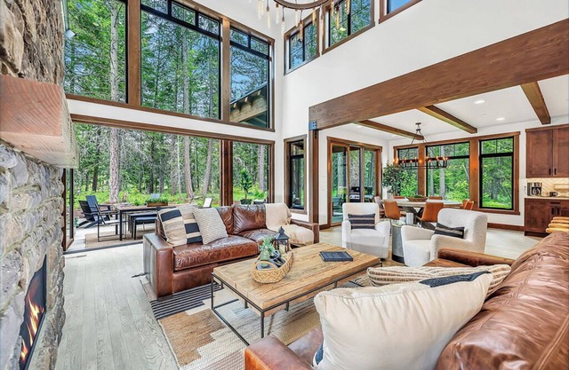 3rd Nt Free Limited Avail Ultimate 6BD/6 En-Suites Awaits!Weekday Luxury