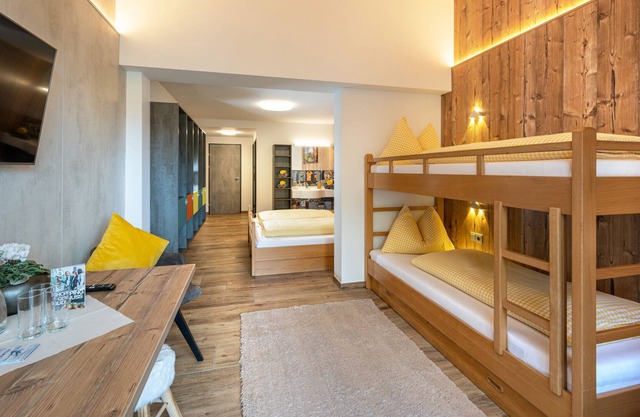 4-5 Bed Family Room Standard