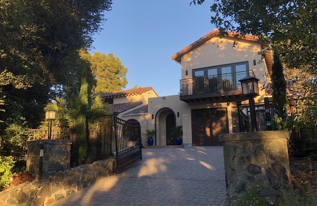 4-5 Bedroom 4-5 Bath Luxury Home with Pool, Spa, fenced yard.