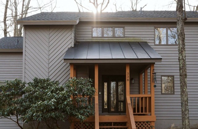 4 BD Modern Cabin w/Game Room + Golf Course View