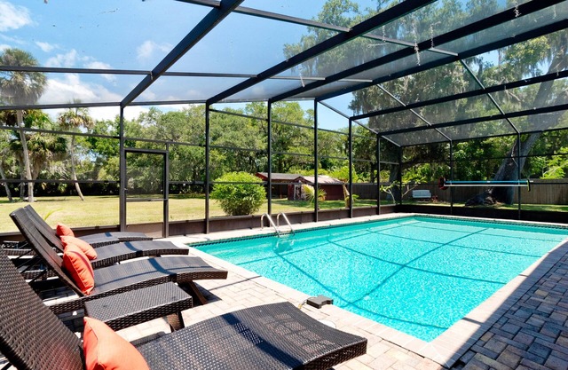 4 Bd w 3 King 4Ba 1.2acres htd salt pool private!