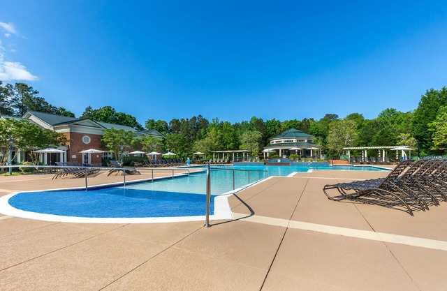 4 BDRM SLEEPS 12* 2 LIVING RMS, 2 KITCHENS, 4 BATHRMS, INDOOR/OUTDOOR POOLS, SPA