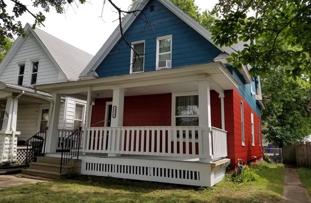 4 Bed 2 Bath 1 block from Coe College NE CR