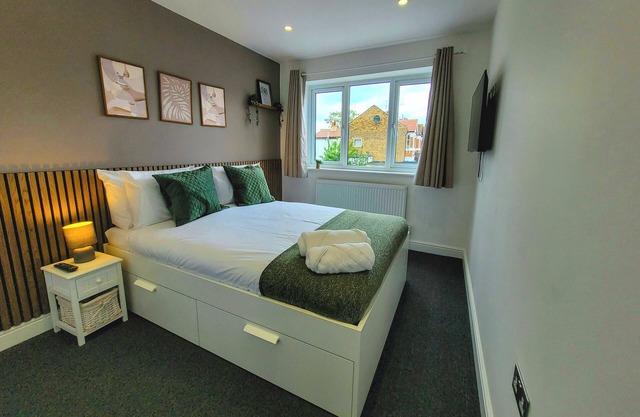 4 bed 2 bath spacious lovely house in Ilford London