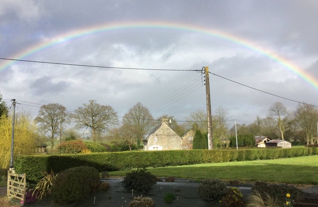 4 bed/bath farmhouse,grand garden, pool, BBQ, Normandy,Brittany, Pays de Loire