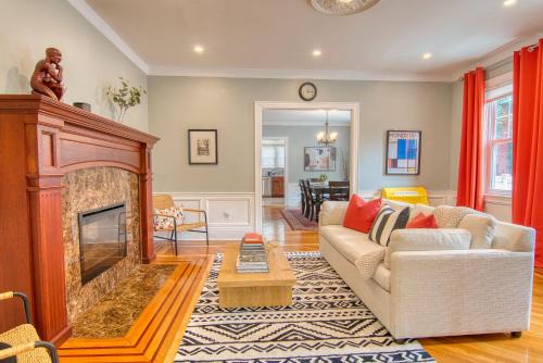 4 bedroom, 2 bath, King Beds, Outdoor Space, Grill, Parking, Near Prospect Park