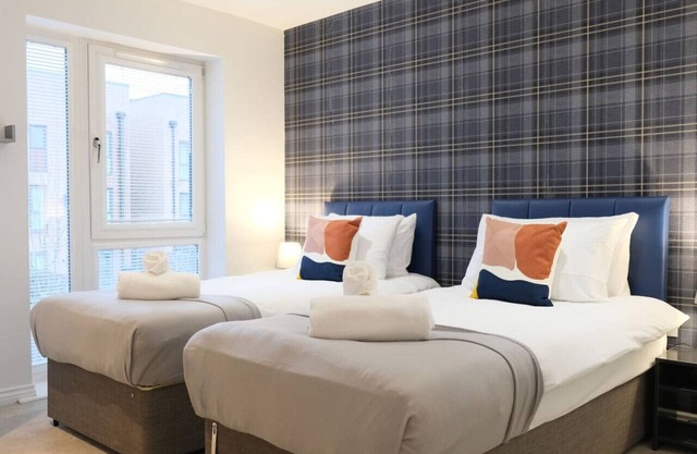 4 Bedroom 3.5 Bath House in City Centre - Sleeps 8