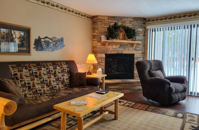 4 Bedroom - 3 Bathroom Townhome with easy access to Activities