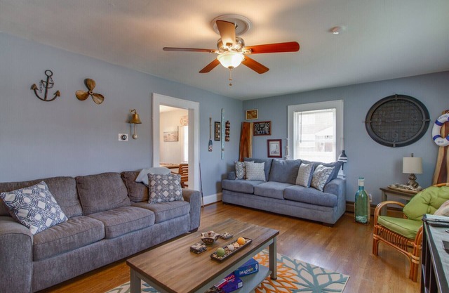 4 Bedroom 5 minute Walk to the Beach! Beautiful Willoughby Beach Home!
