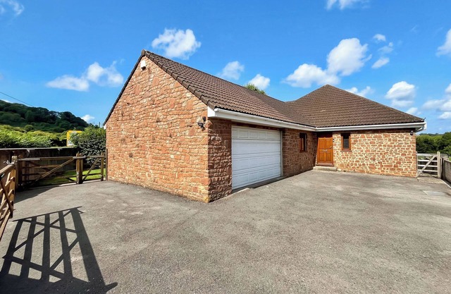 4 bedroom accommodation in Compton Martin, near Cheddar