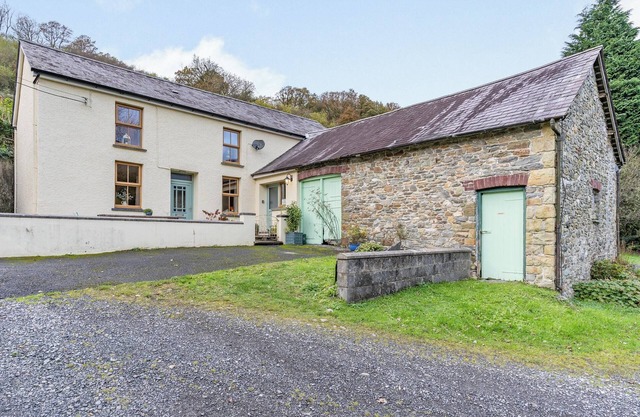 4 bedroom accommodation in Llanllawddog, near Brechfa