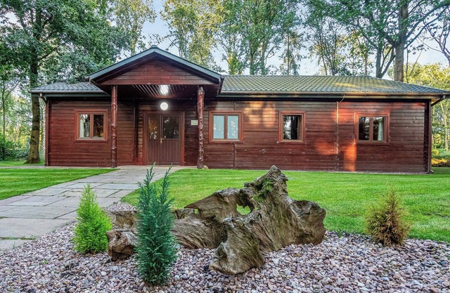 4 bedroom accommodation in Ellesmere