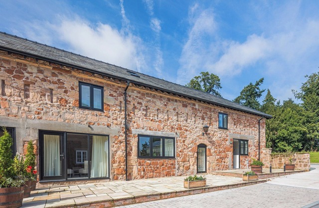4 bedroom accommodation in Oswestry