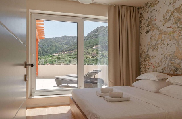 4 bedroom accommodation in Jelsa