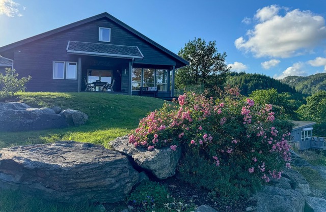4 bedroom amazing home in Lindesnes