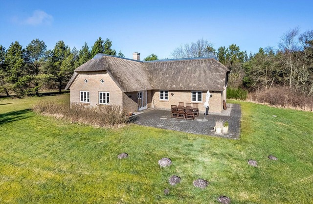 4 bedroom amazing home in Ulfborg