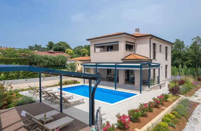 4 bedroom amazing home in Kadumi