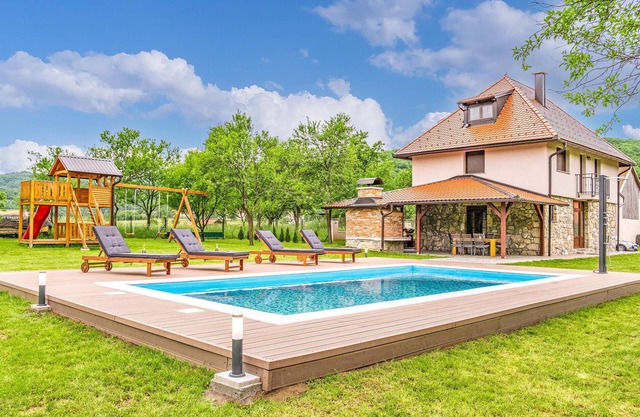 4 bedroom amazing home in Otocac