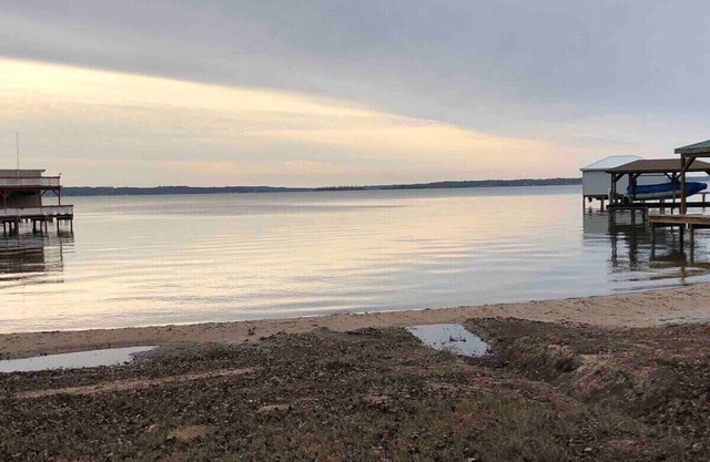 4 Bedroom Angel Lakehouse, Pet Friendly with TV in each room