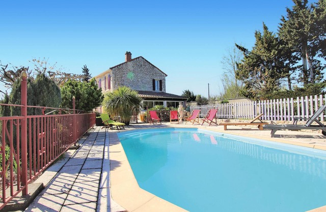 4 bedroom awesome home in Saint-Andiol