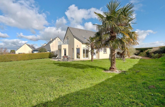 4 bedroom awesome home in Courtils