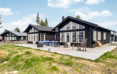 4 Bedroom Beautiful Home In Tisleidalen