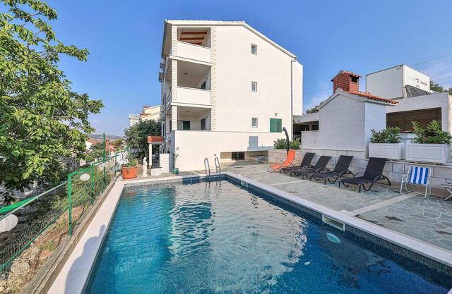 4 bedroom cozy apartment in Okrug Donji