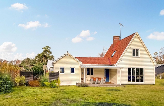 4 bedroom cozy home in Beddingestrand
