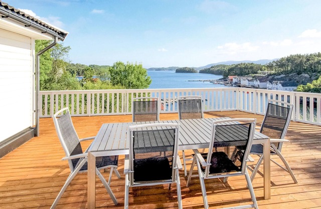4 bedroom cozy home in Auklandshamn